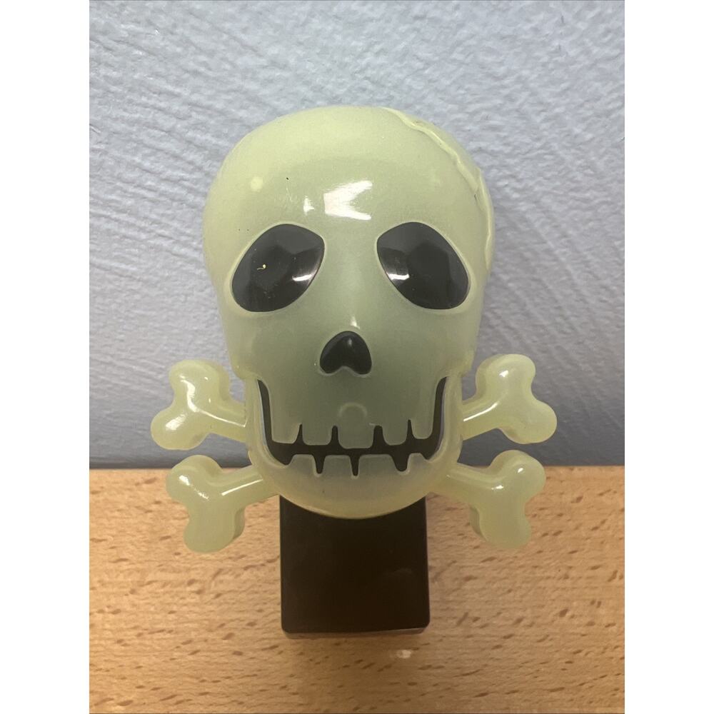 Bath & Body Works Glow-in-the-Dark Skull Crossbones Wallflower Plug in Halloween